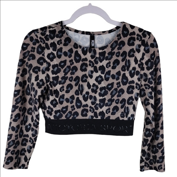 Victoria Sport Leopard Print Scoop Neckline Long Sleeve Pullover Sporty Crop Top - Picture 1 of 12